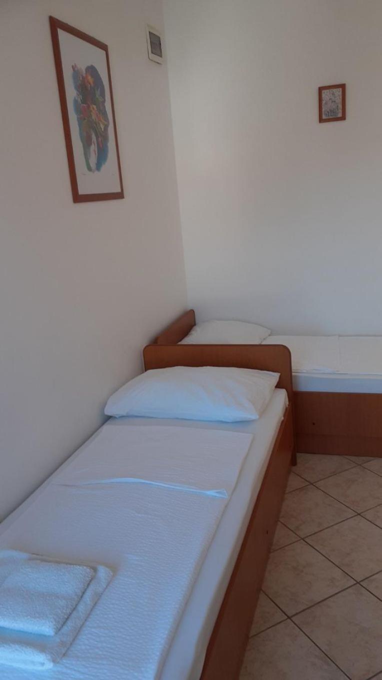 Apartments Dobri - 500M From Beach Nin Exterior photo