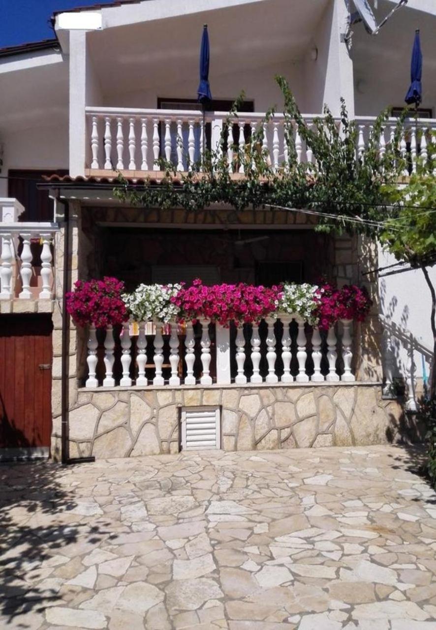 Apartments Dobri - 500M From Beach Nin Exterior photo
